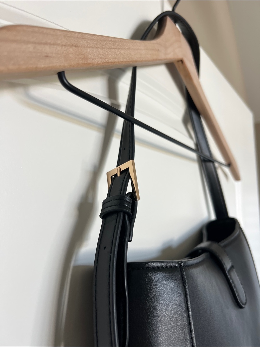 Black shoulder bag - Picture 3 of 5